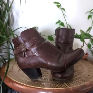 Vegan Friendly Faux Chocolate Leather Strappy Buckle Boot Bootie Size 7